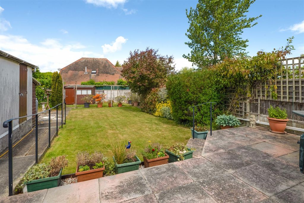 Property photo 2 of 20 Nursery Close, Tankerton, Whitstable