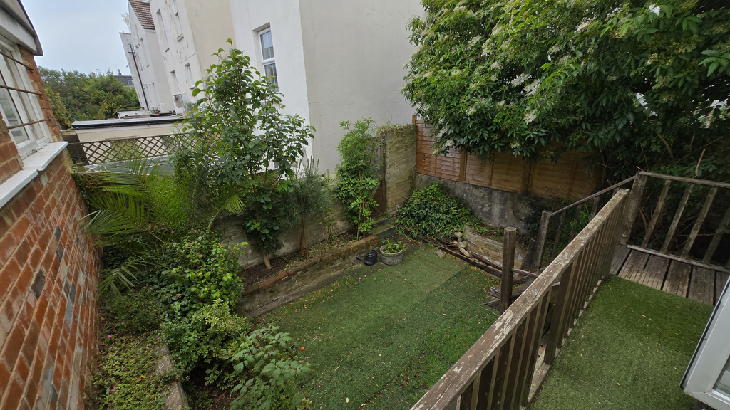 Property photo 3 of 14 Garden