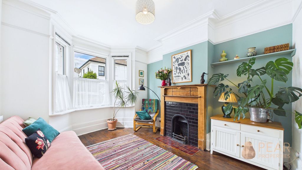 Property photo 2 of 16