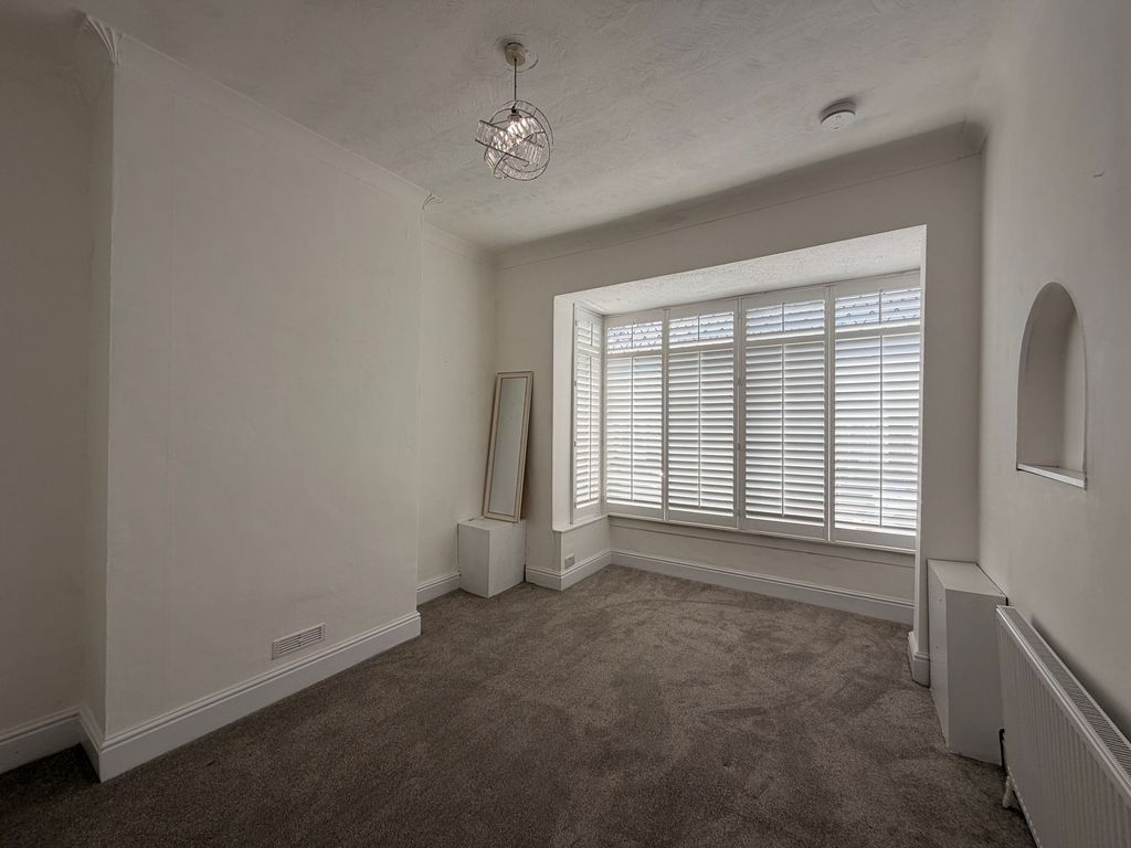 Property photo 2 of 27