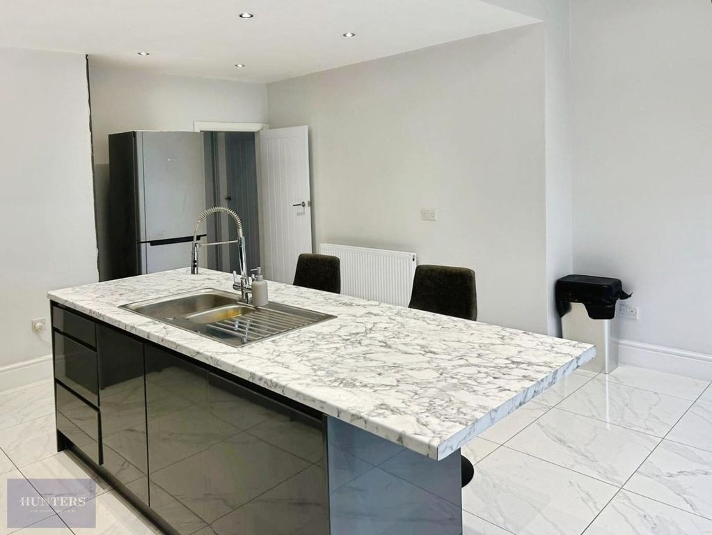 Property photo 3 of 16 008896E7-1000039297.Jpg