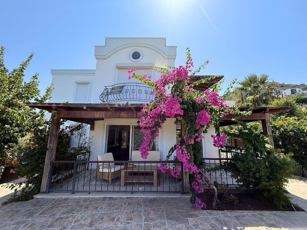 Property photo 1 of 22 Bodrum Villa For Sale In Yalikavak Near The Marina & Beach - Duplex Property With Private Garden