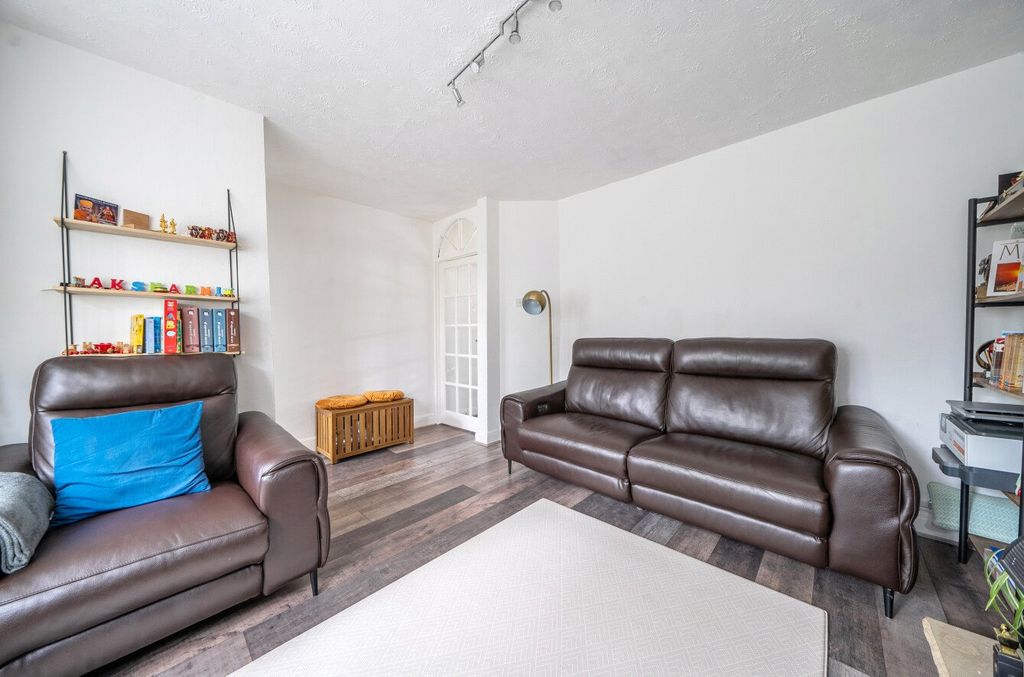 Property photo 2 of 18 Picture No. 14