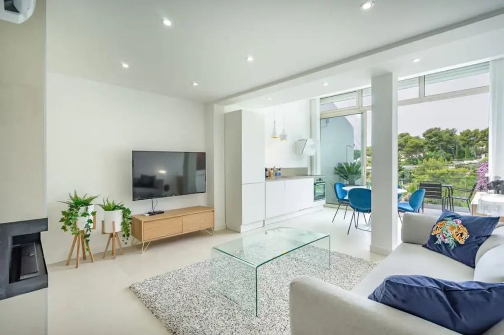 Property photo 3 of 12