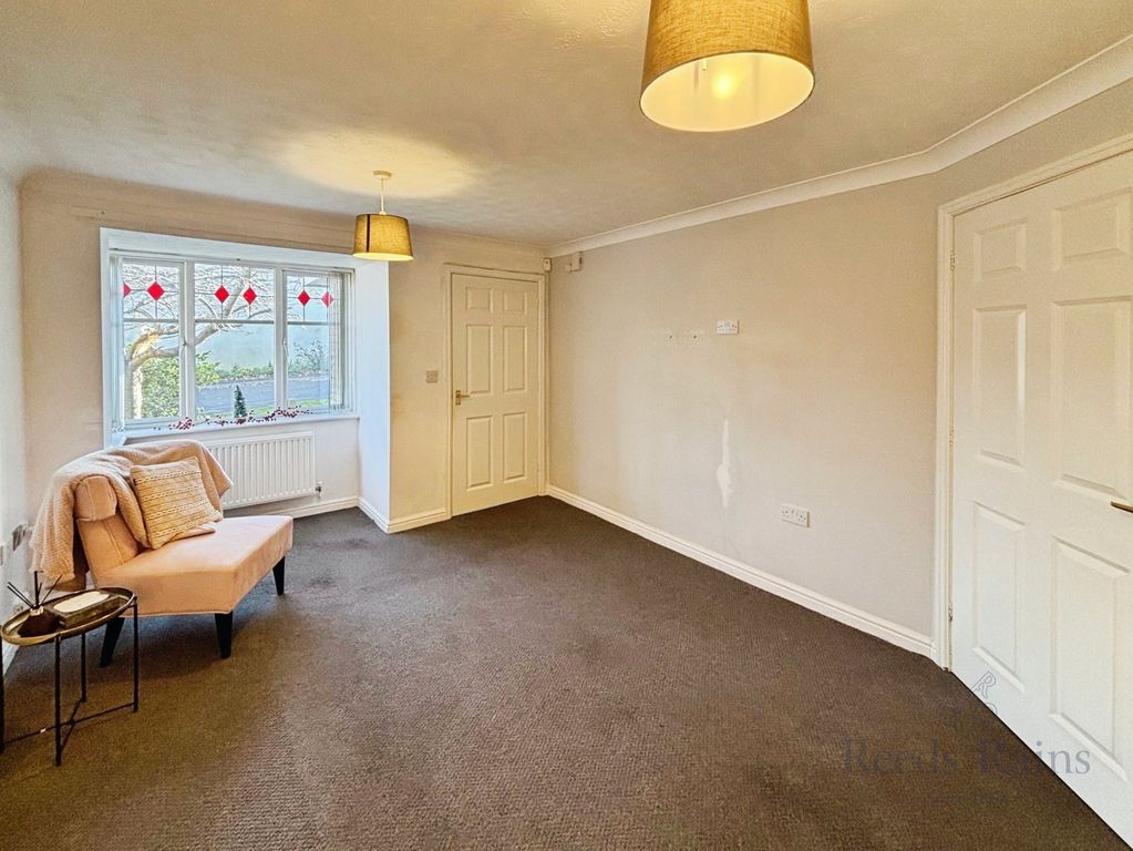 Property photo 3 of 16 Living Room