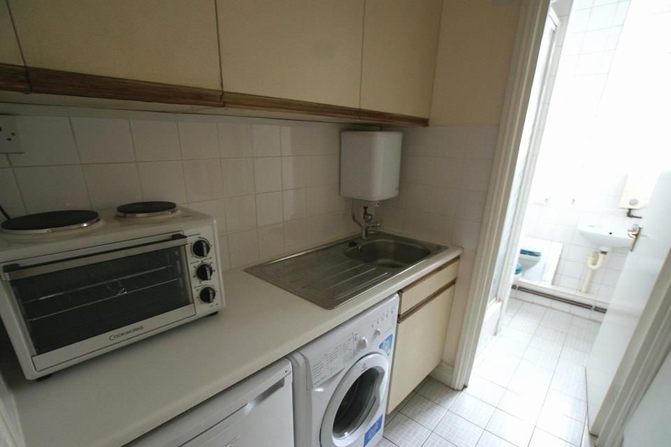 Property photo 3 of 3 2C, 140 Streatham Hill Kit.Jpg