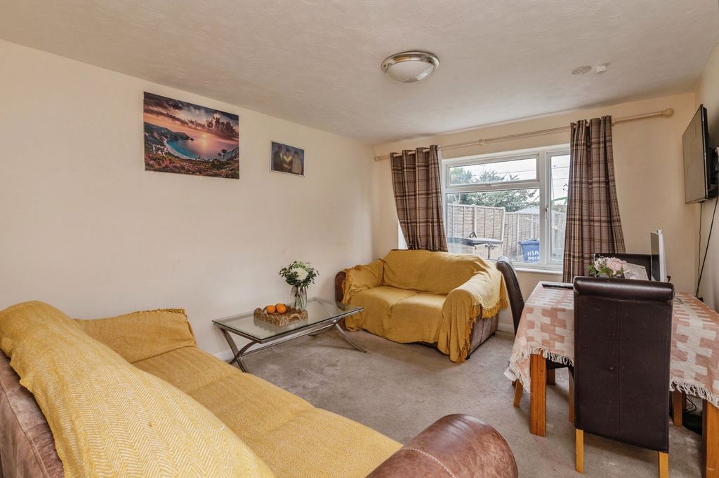 Property photo 2 of 17 Photo