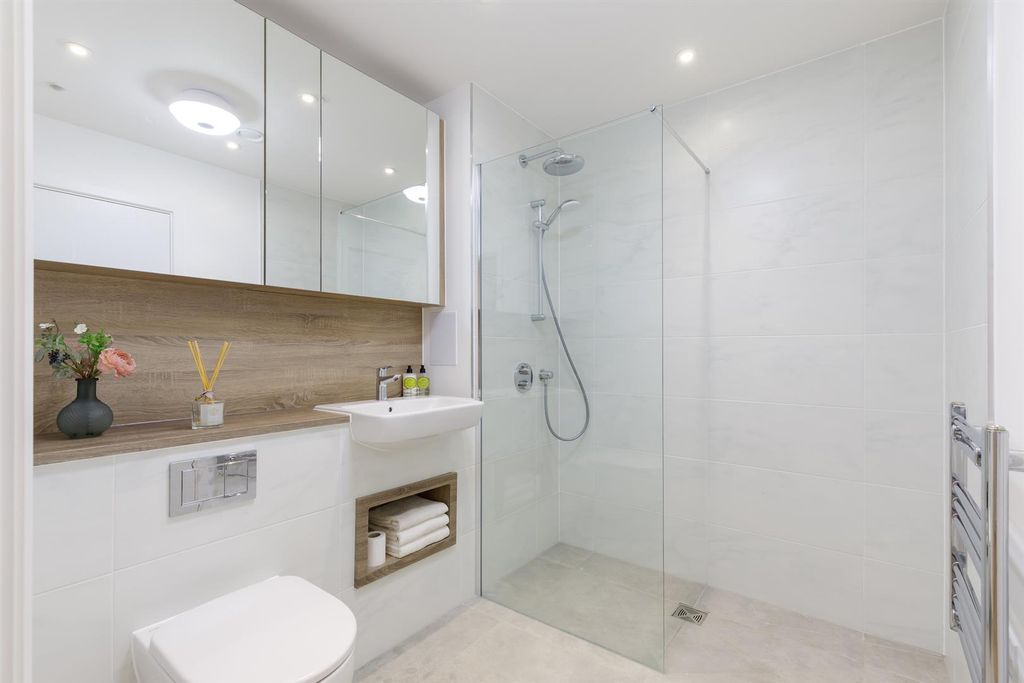 Additional image 4 of 3 bed flat to rentMedawar Drive, Mill Hill NW7