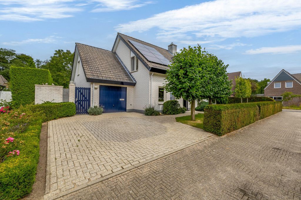 Property photo 2 of 39