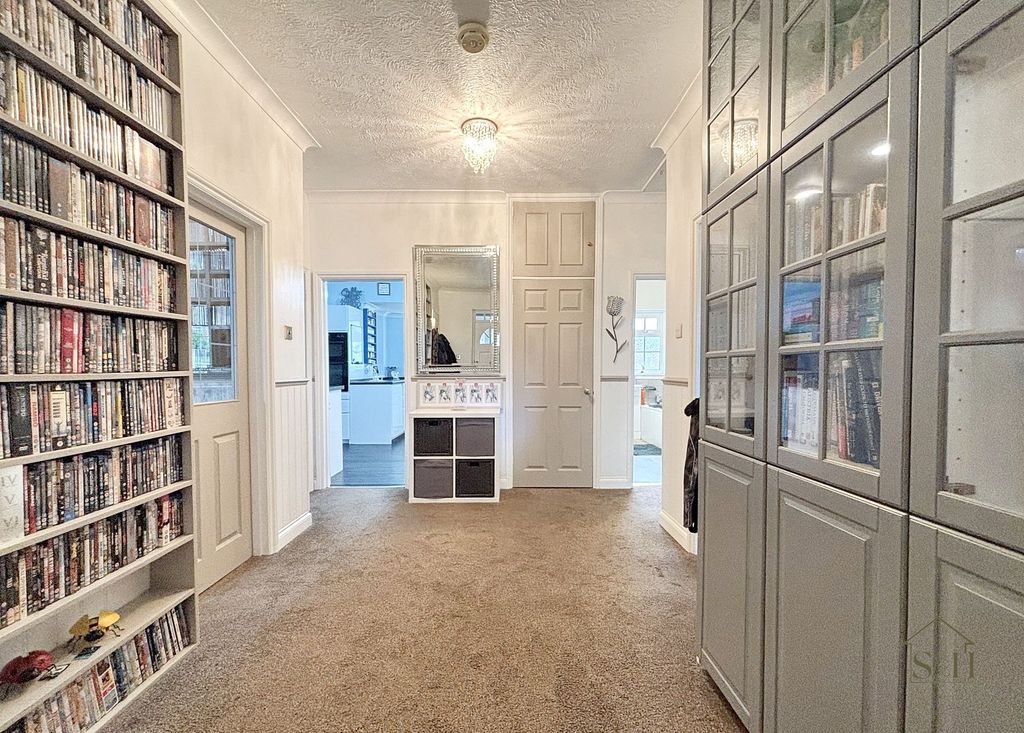 Property photo 3 of 31