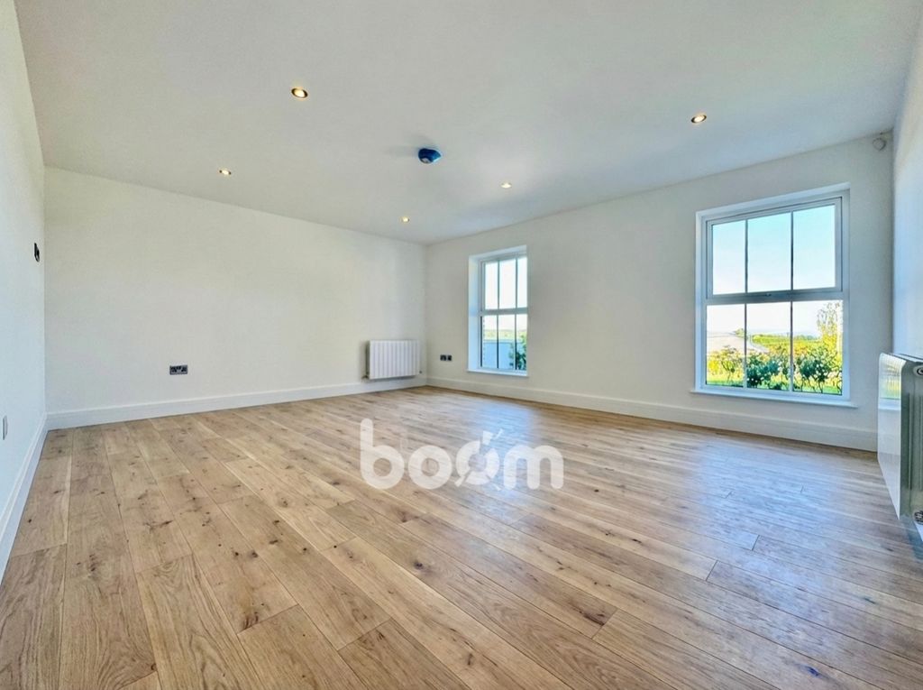 Property photo 2 of 22 Lounge With Flooring