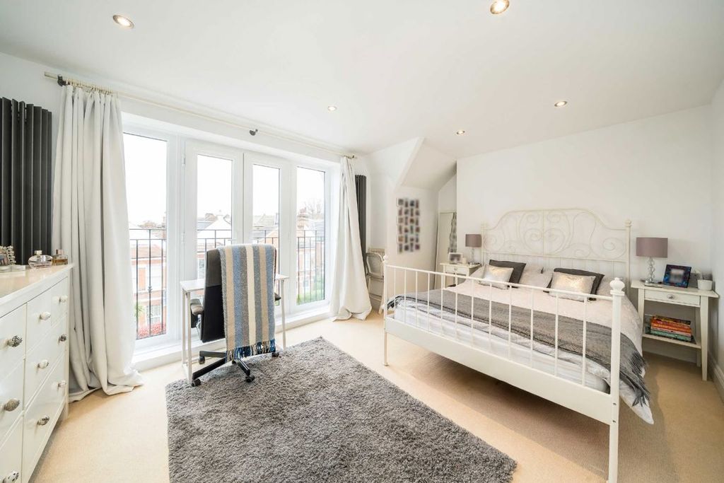 Property photo 3 of 6