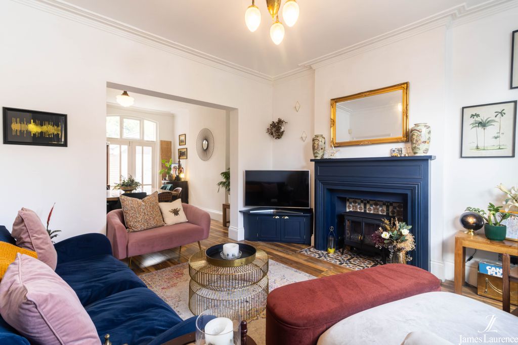 Property photo 2 of 37