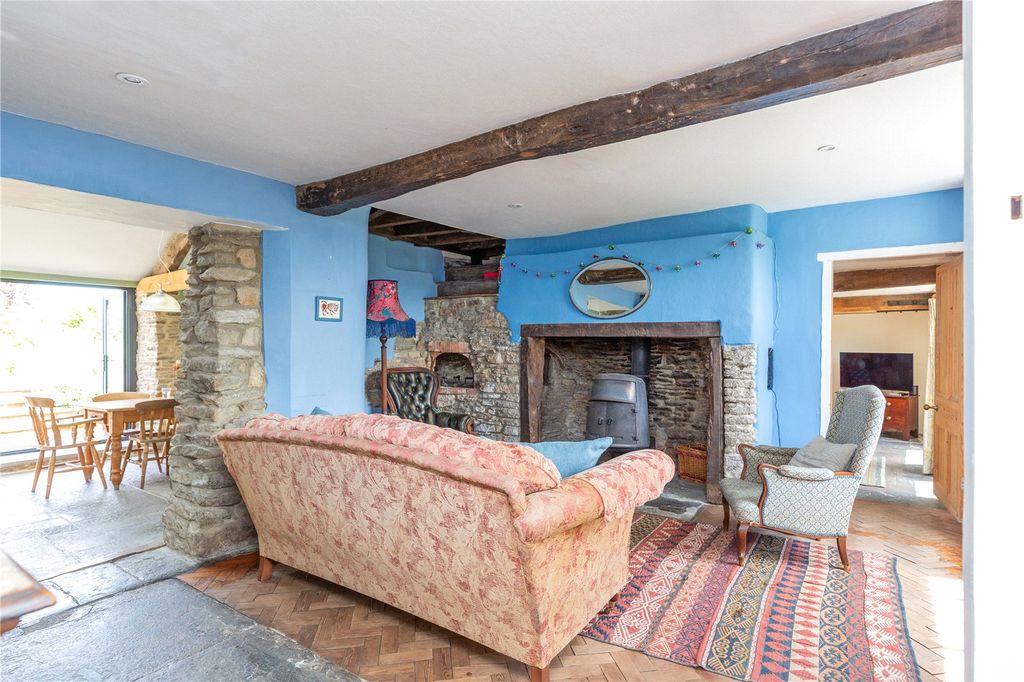 Property photo 3 of 30 Snug
