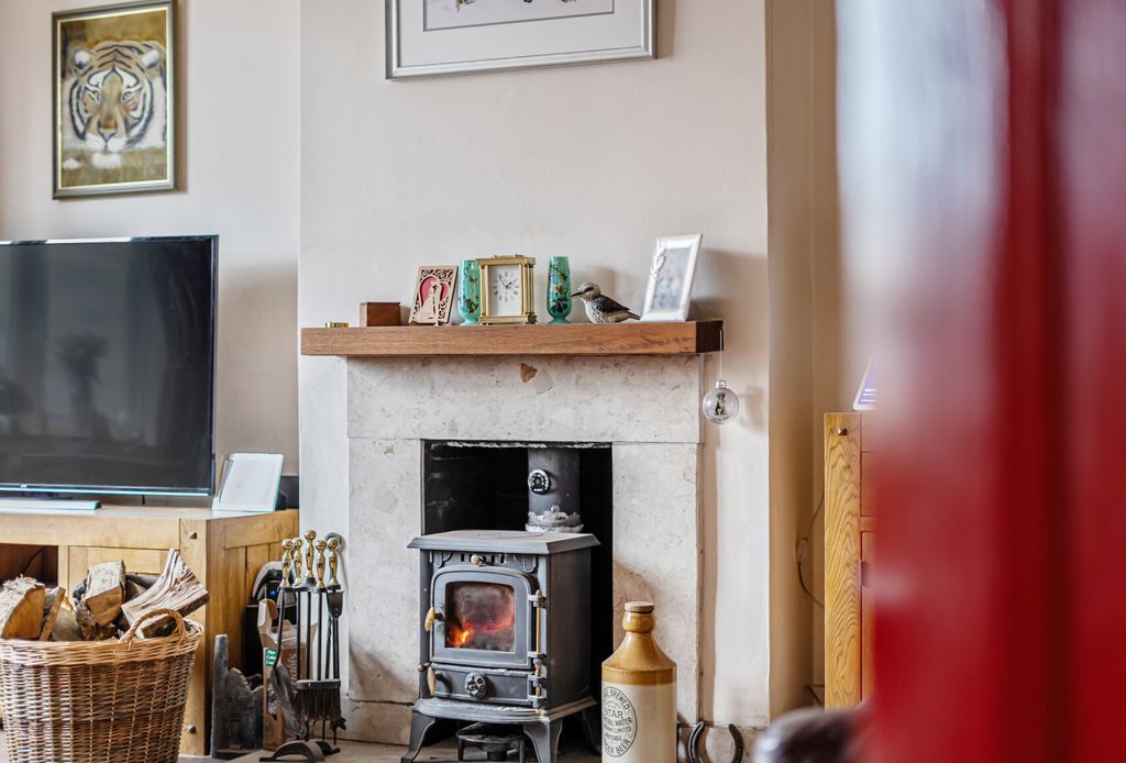 Property photo 2 of 16 1399898-16-696904...