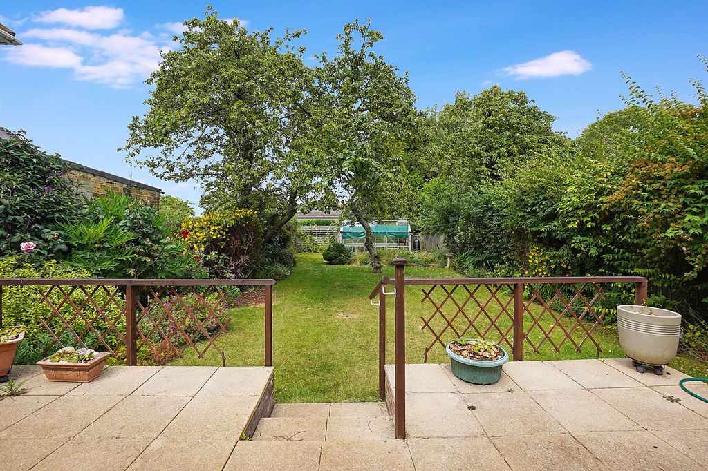 Property photo 2 of 20