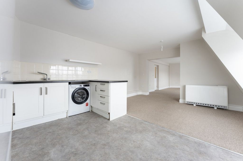 Property photo 2 of 14 Picture No. 12