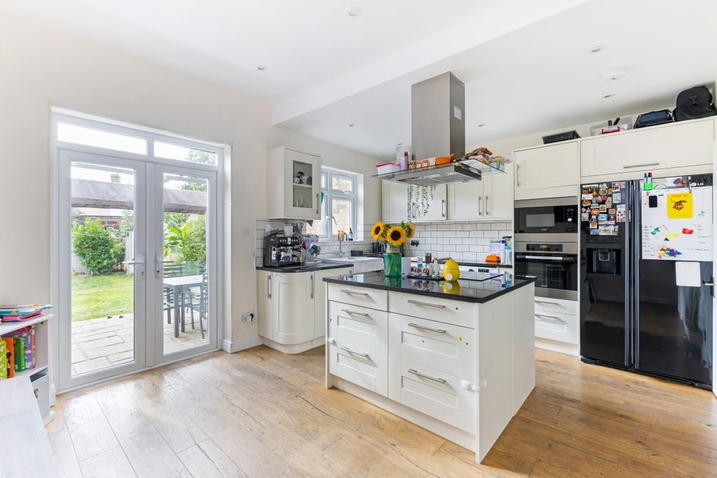 Property photo 2 of 16 97243_18-Middle-R...