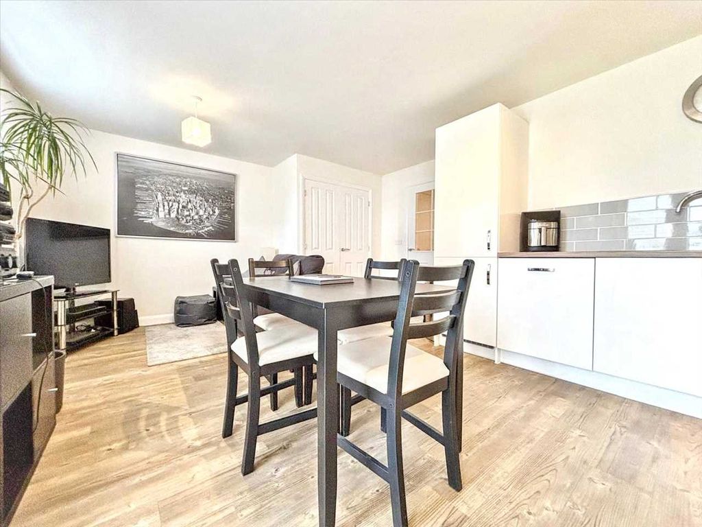 Property photo 2 of 23 Dining Kitchen