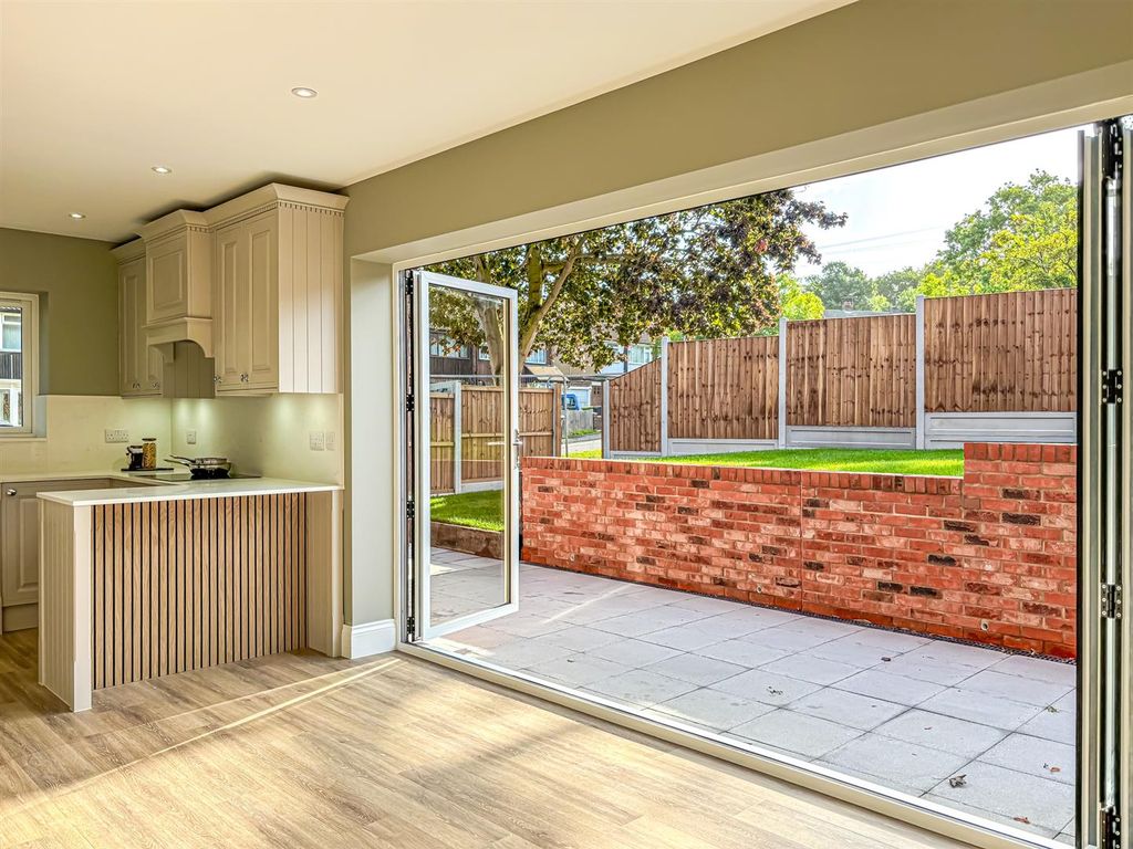 Property photo 2 of 20