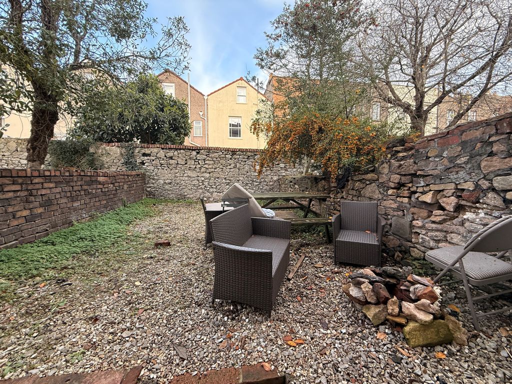 Property photo 3 of 11