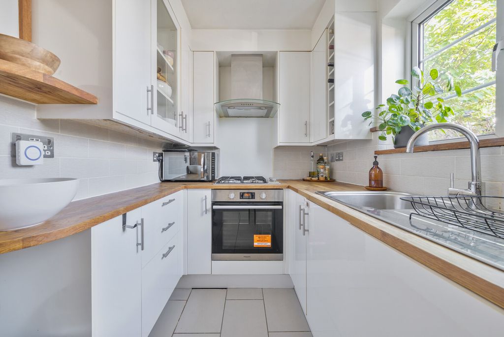 Property photo 3 of 14 Kitchen