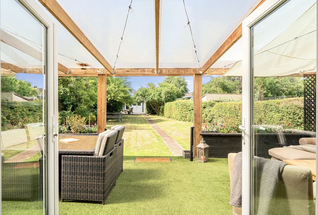 Property photo 2 of 25 1484227-19-6A453c...