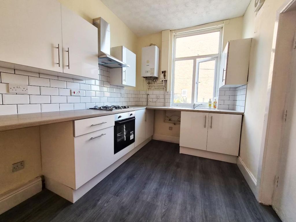 Property photo 1 of 5 Kitchen - Newly Fitted