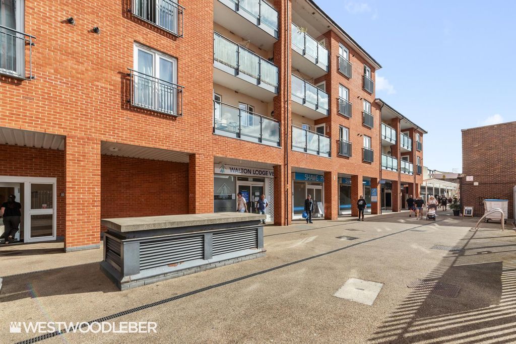 Property photo 1 of 24 Chamberlaynecourt_26.Jpg