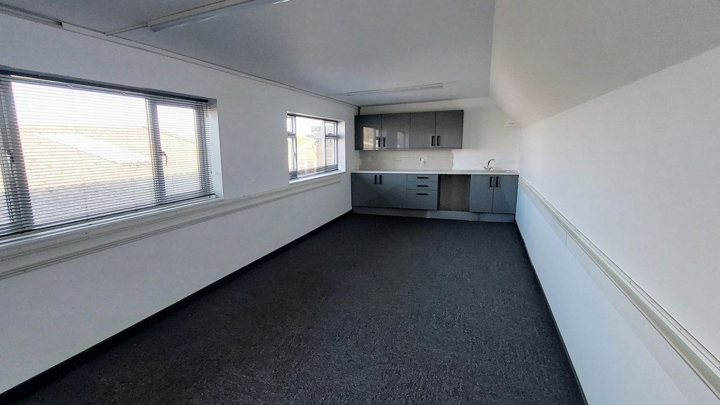 Property photo 1 of 7 Photo 8