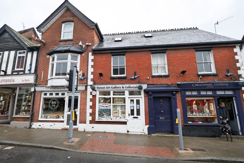 Property photo 1 of 5