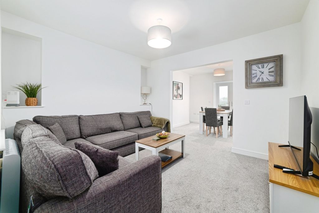 Property photo 3 of 15 Pbox-Img.Jpg