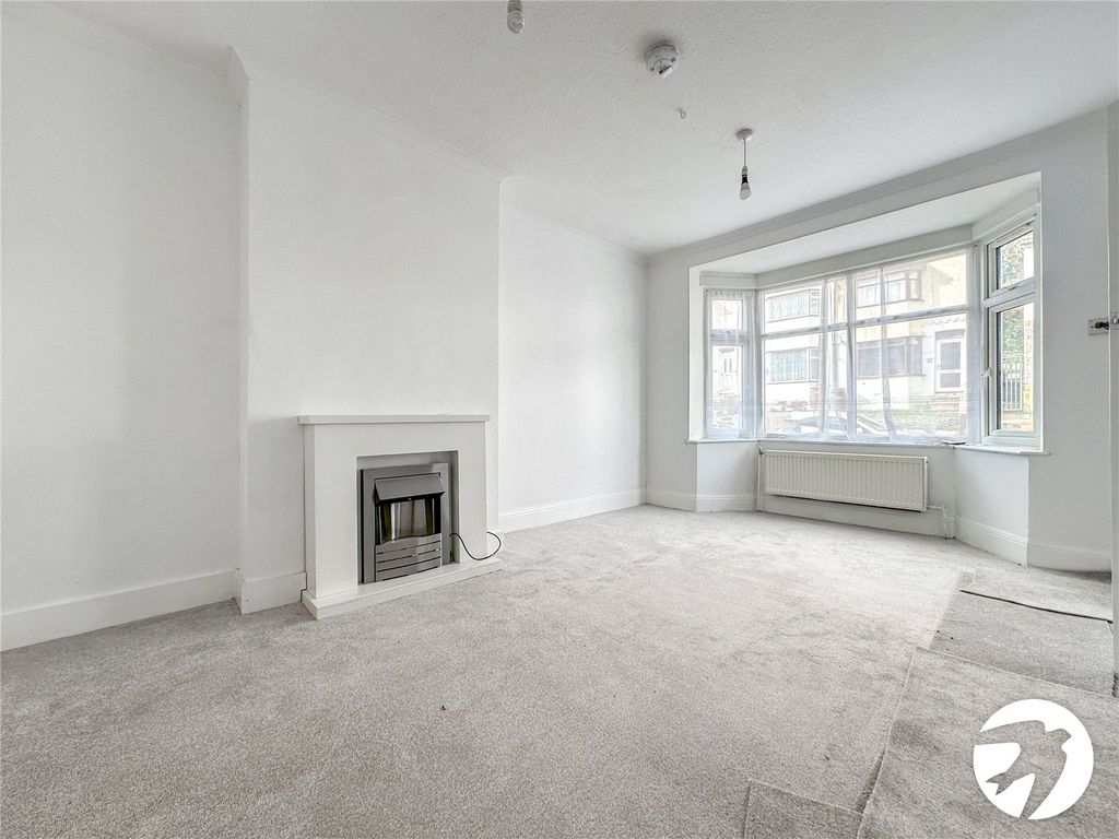 Property photo 2 of 10 Lounge