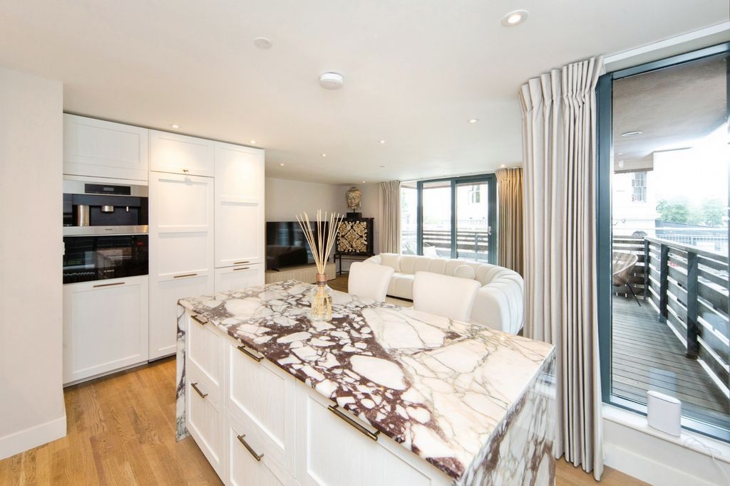 Property photo 3 of 19 Pbox-Img.Jpg