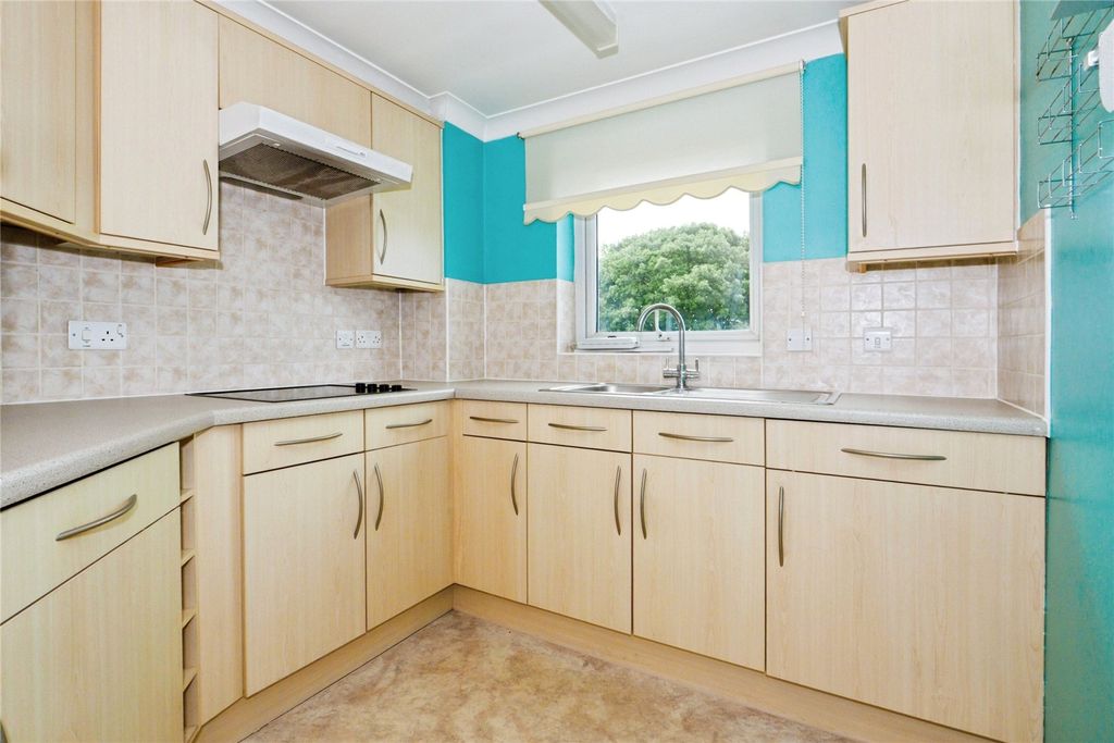 Property photo 3 of 12 Kitchen
