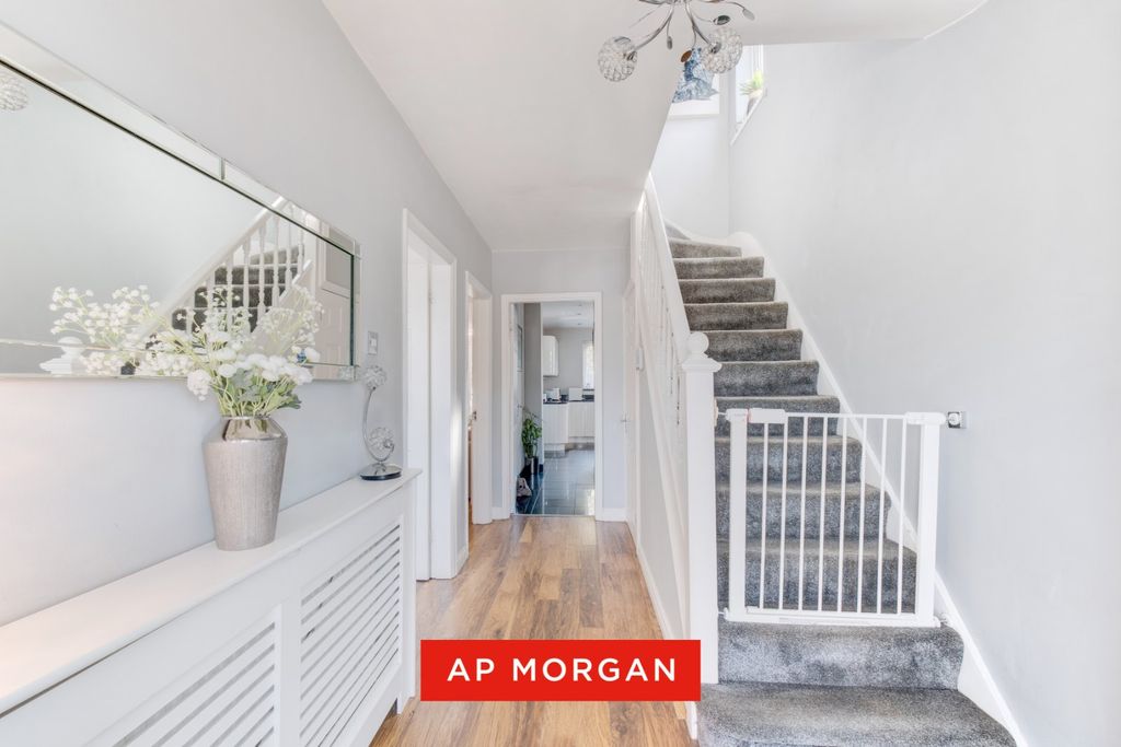 Property photo 2 of 37 Picture No. 14