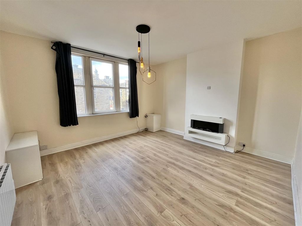 Property photo 2 of 6 Lounge