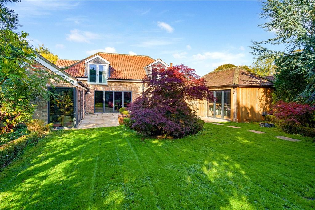 Property photo 2 of 29 Picture No. 08