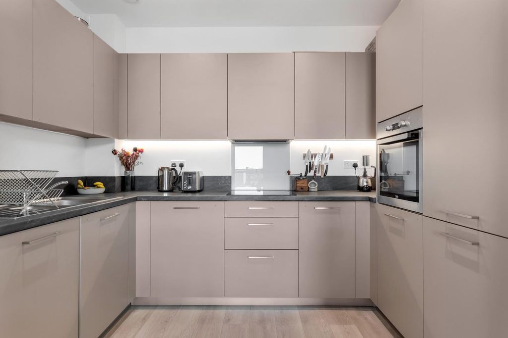 Property photo 3 of 24 Kitchen