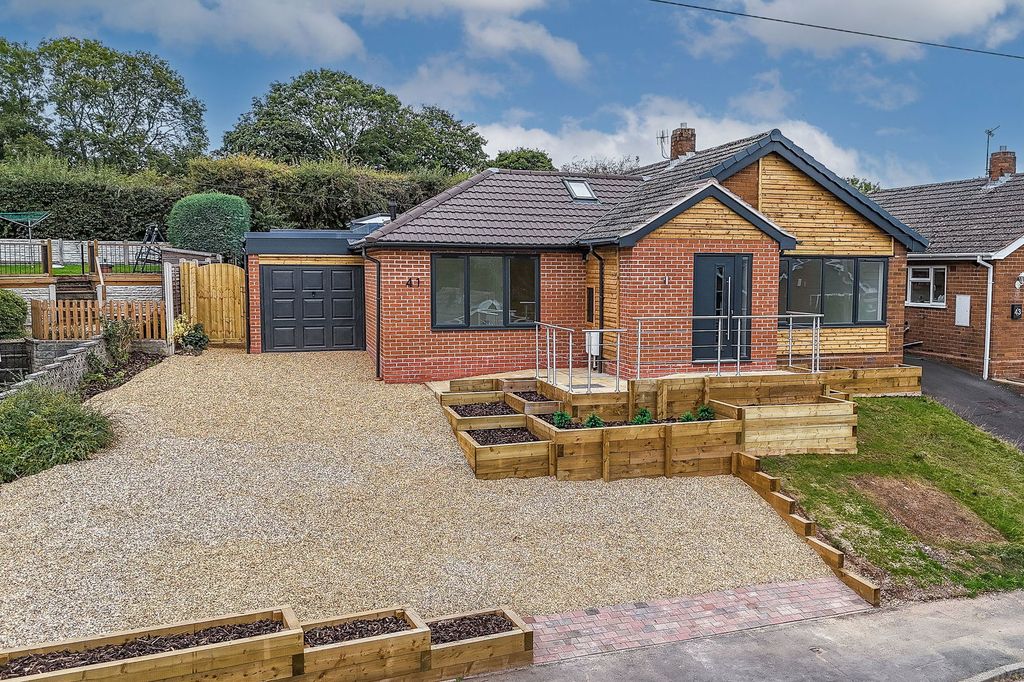 Property photo 1 of 33