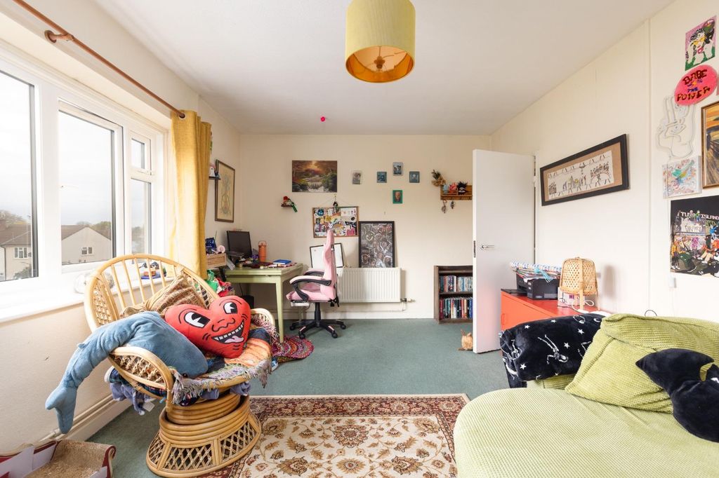 Property photo 3 of 17 54 Cutler Road, Bs13-3.Jpg