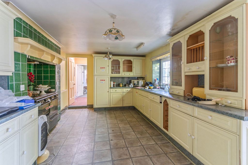 Property photo 2 of 24