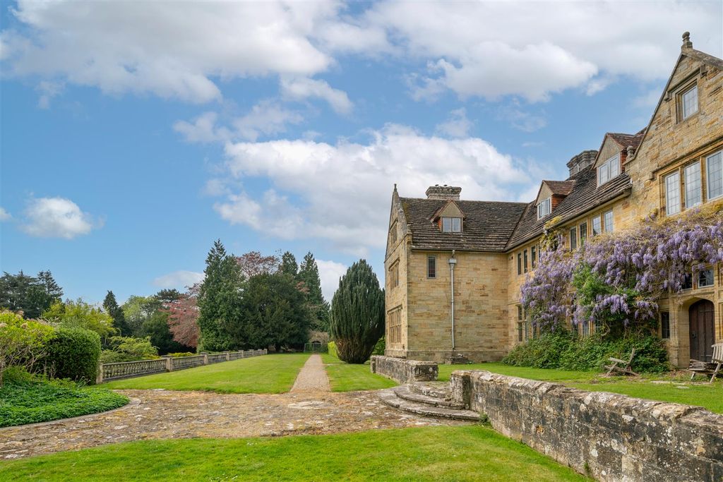 Additional image 31 of 2 bed flat for saleStuart Way, East Grinstead RH19