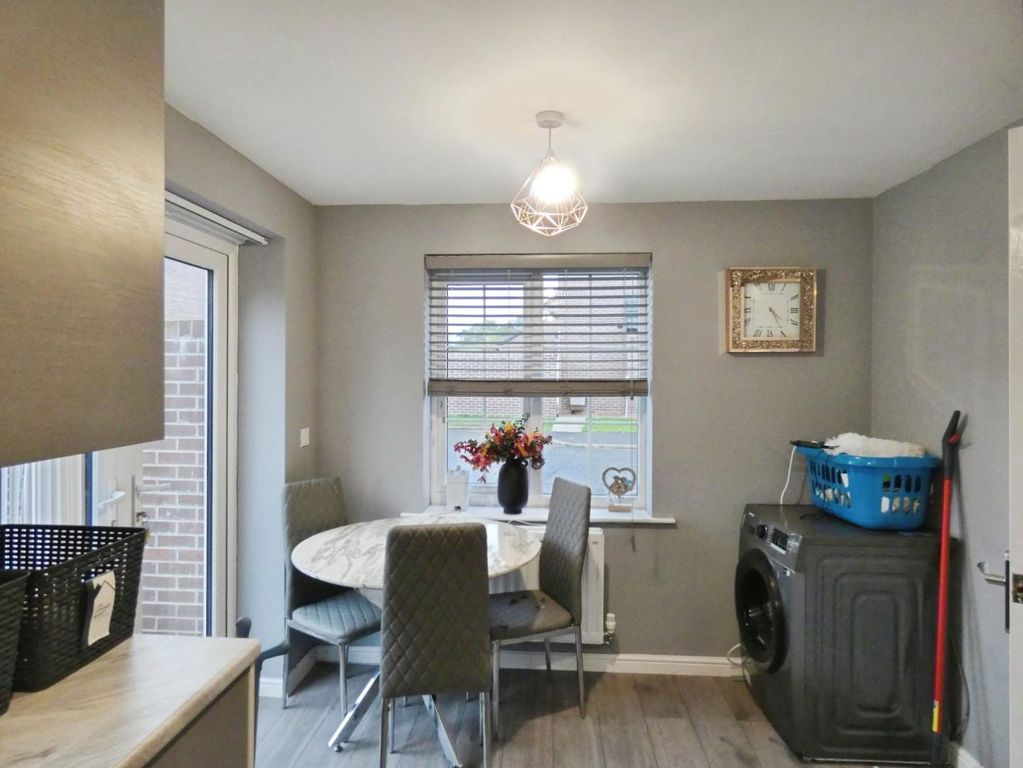 Property photo 3 of 15 Dining Kitchen