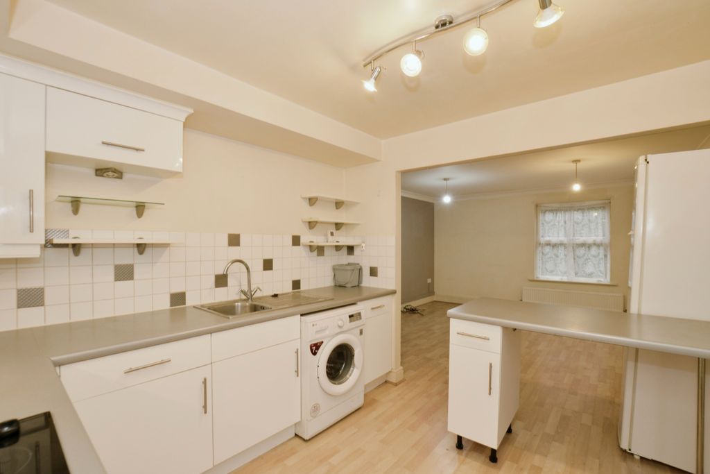 Property photo 3 of 10 Kitchen/Living