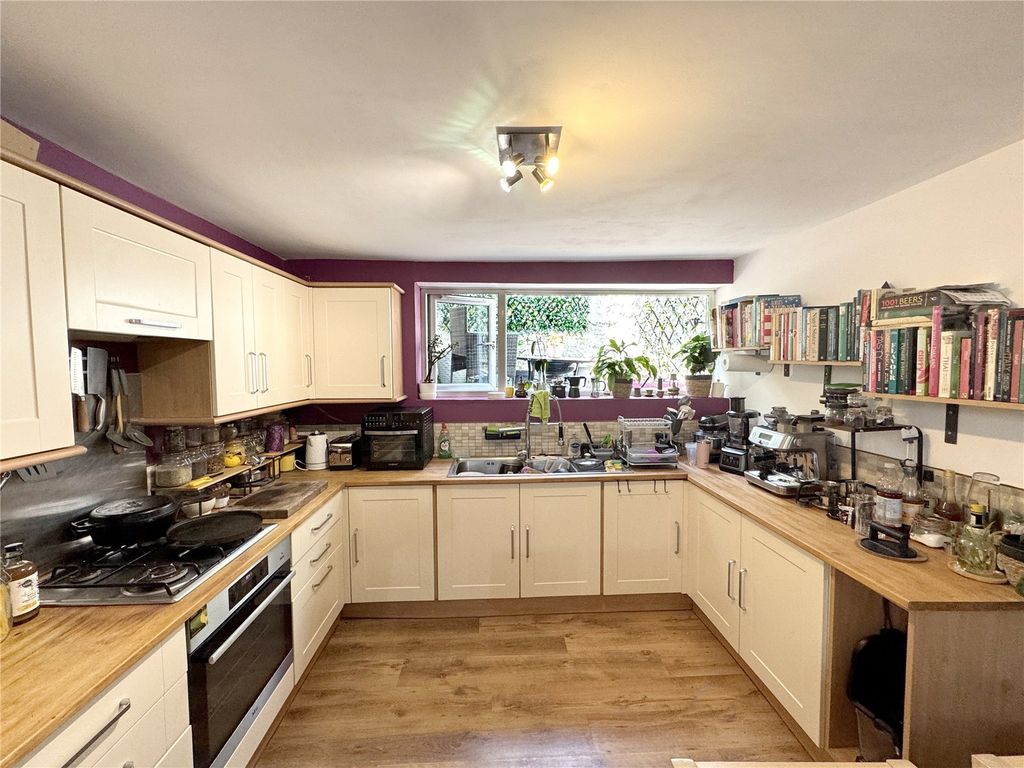 Property photo 2 of 20 Picture No. 25