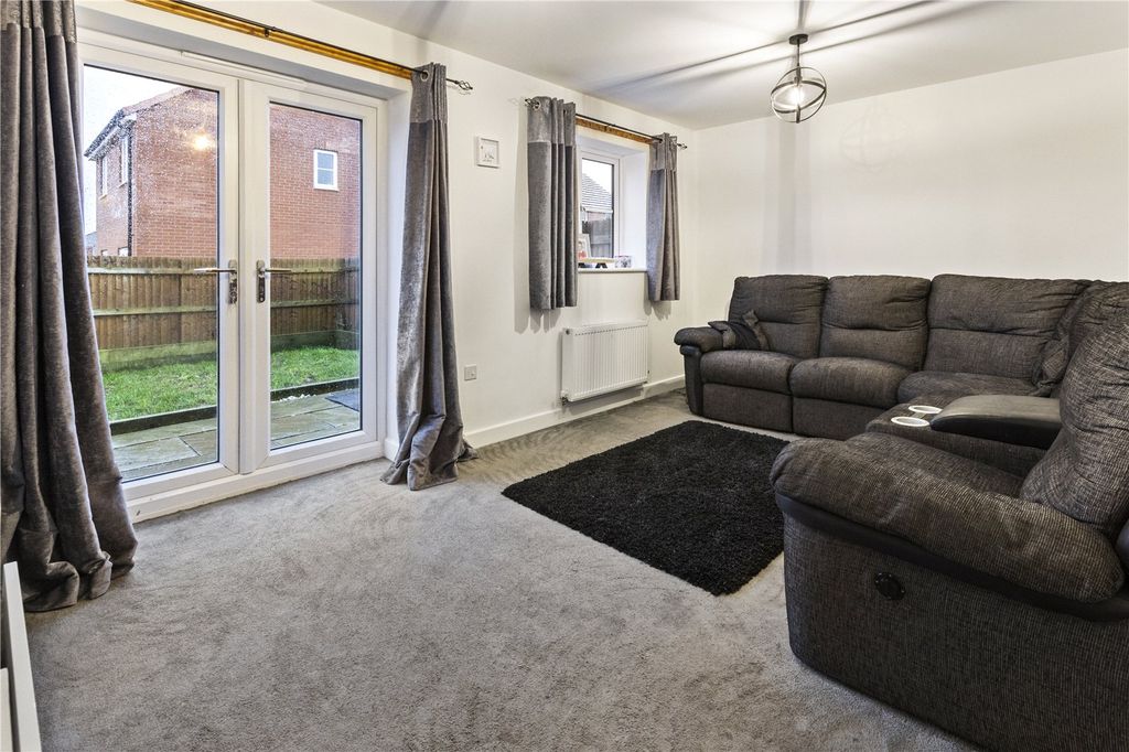 Property photo 2 of 28 Picture No. 15