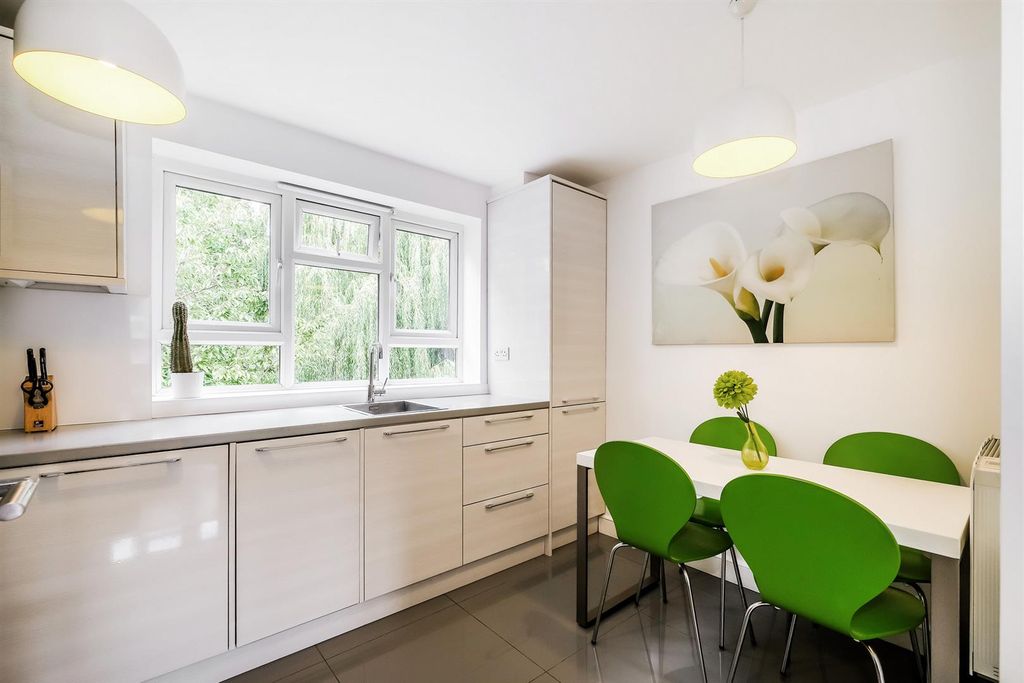 Property photo 1 of 17 102 Brading Crescent-1_Web.Jpg