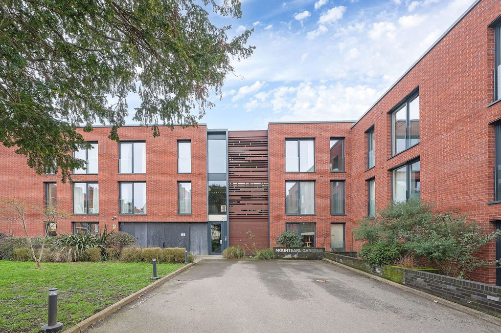 Property photo 1 of 20