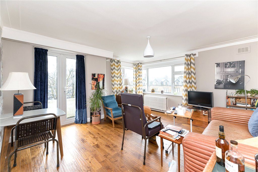 Property photo 2 of 17 Lounge